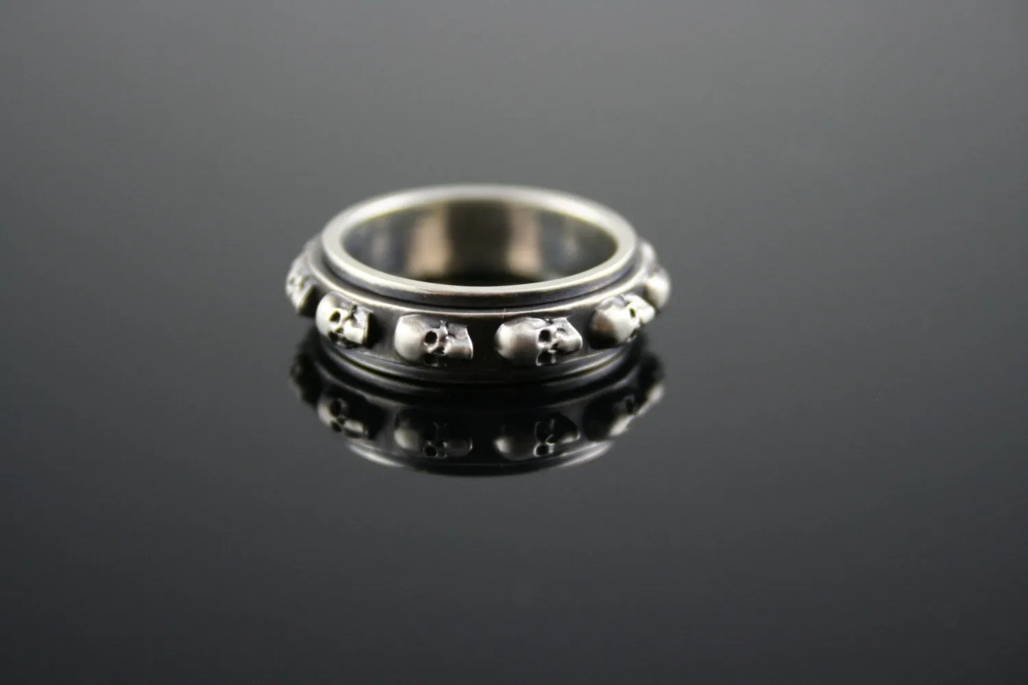 Vintage Skull Spinner Ring in STERLING SILVER-UDINC0315